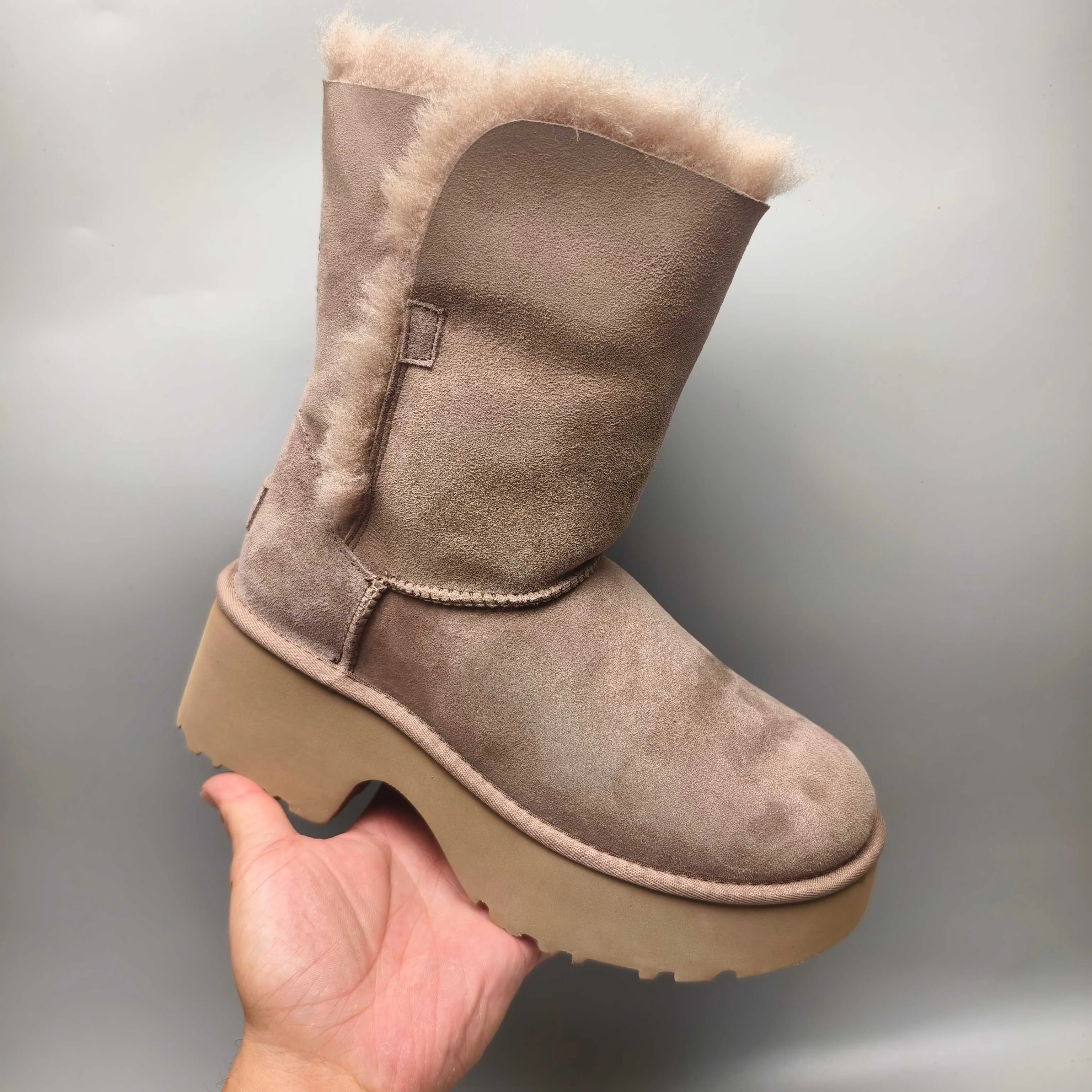 💰600 UGG sheepskin one-piece 1533 wedge-heeled thick-soled fashion shoes, mid-calf women's shoes, color: chestnut walnut, matching size: 35-40